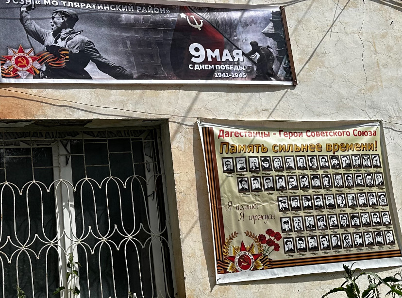 Подготовка к праздничному оформлению фасада здания  УСЗН.